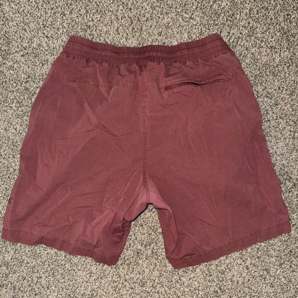 Lululemon Bowline Shorts - Picture 3 of 9
